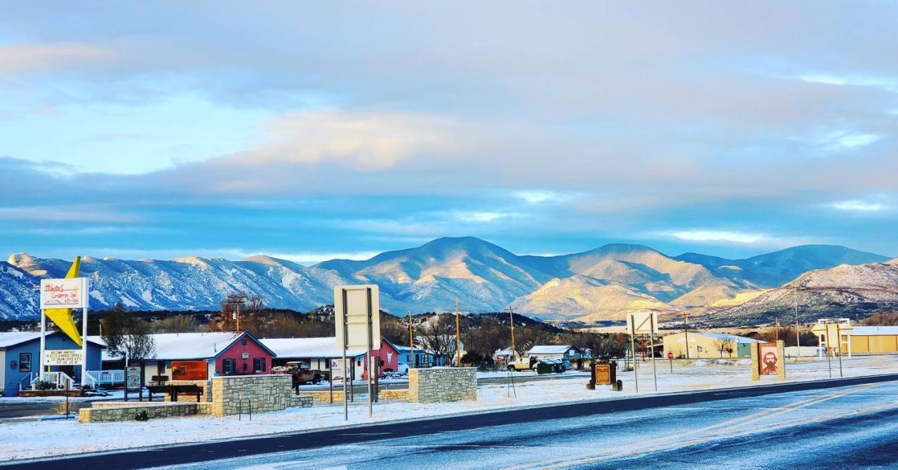 Hikers Cimarron Inn & Rv Park Exterior photo